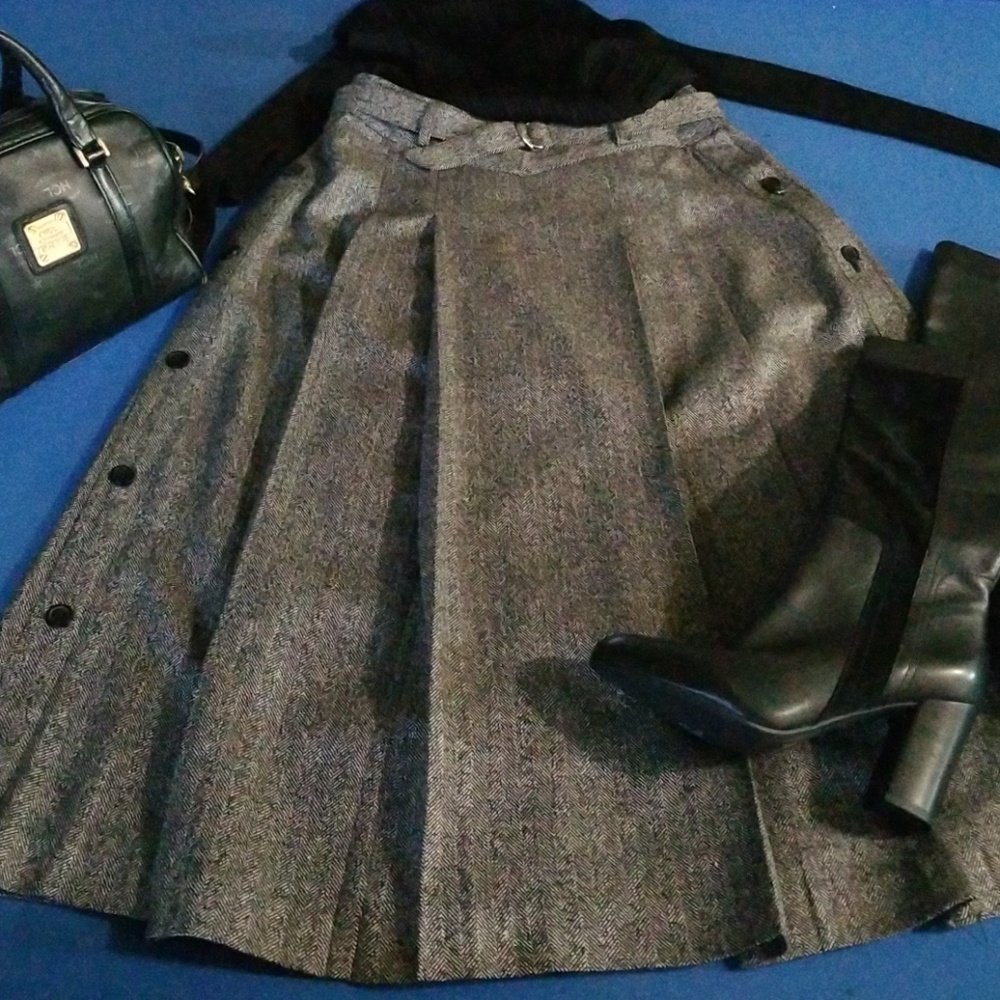 High Waist Oleg Cassini Tweed Skirt....